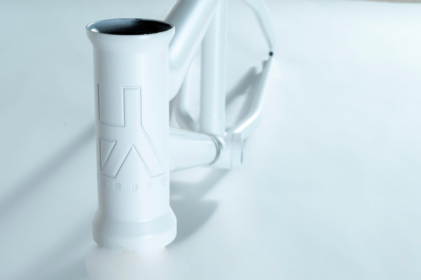 Heresy Ascend X V3 19” White Rahmen / Frame Flatland