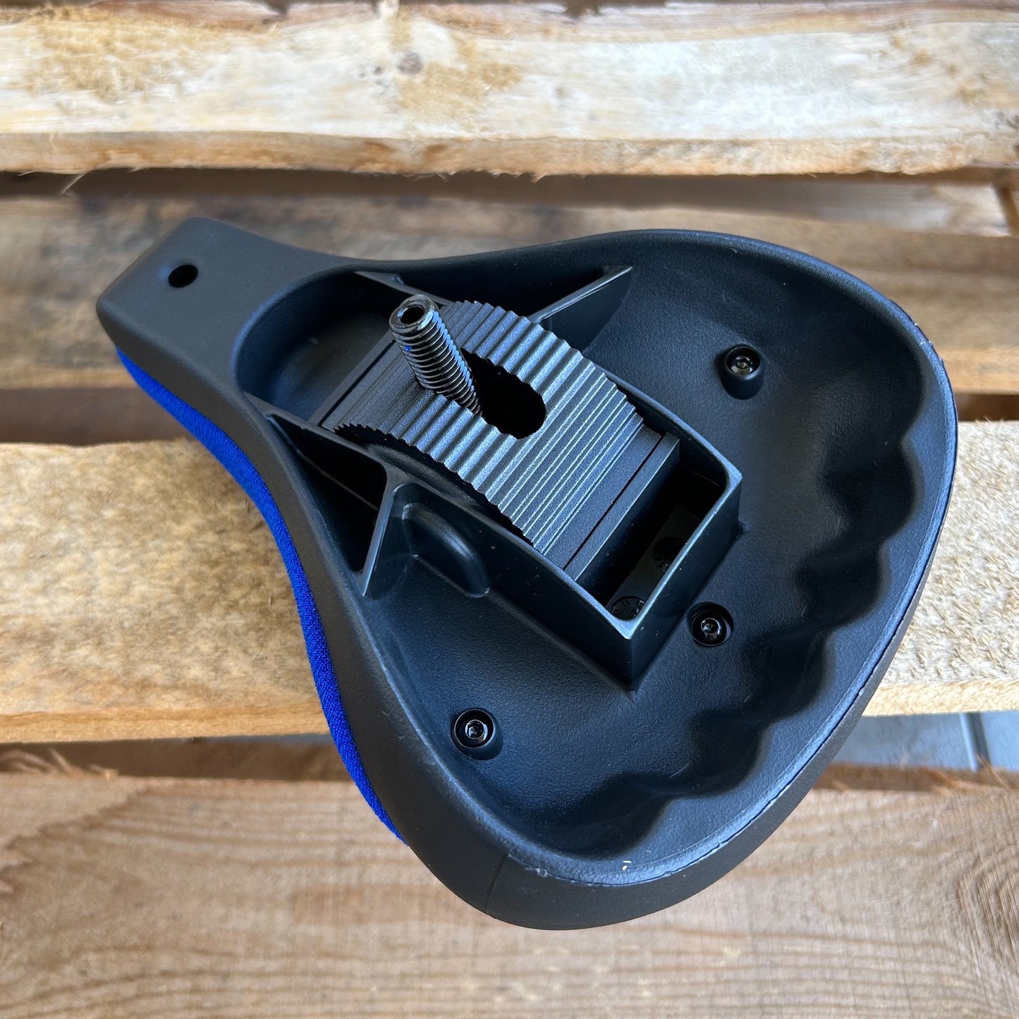 Fourpegsbmx Flatland V2 Pivotal Sattel / Seat Blue