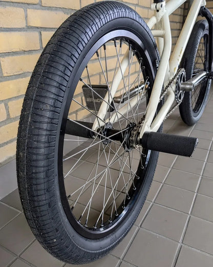 Nous Let It Ride 1.9" Reifen / Tire Black