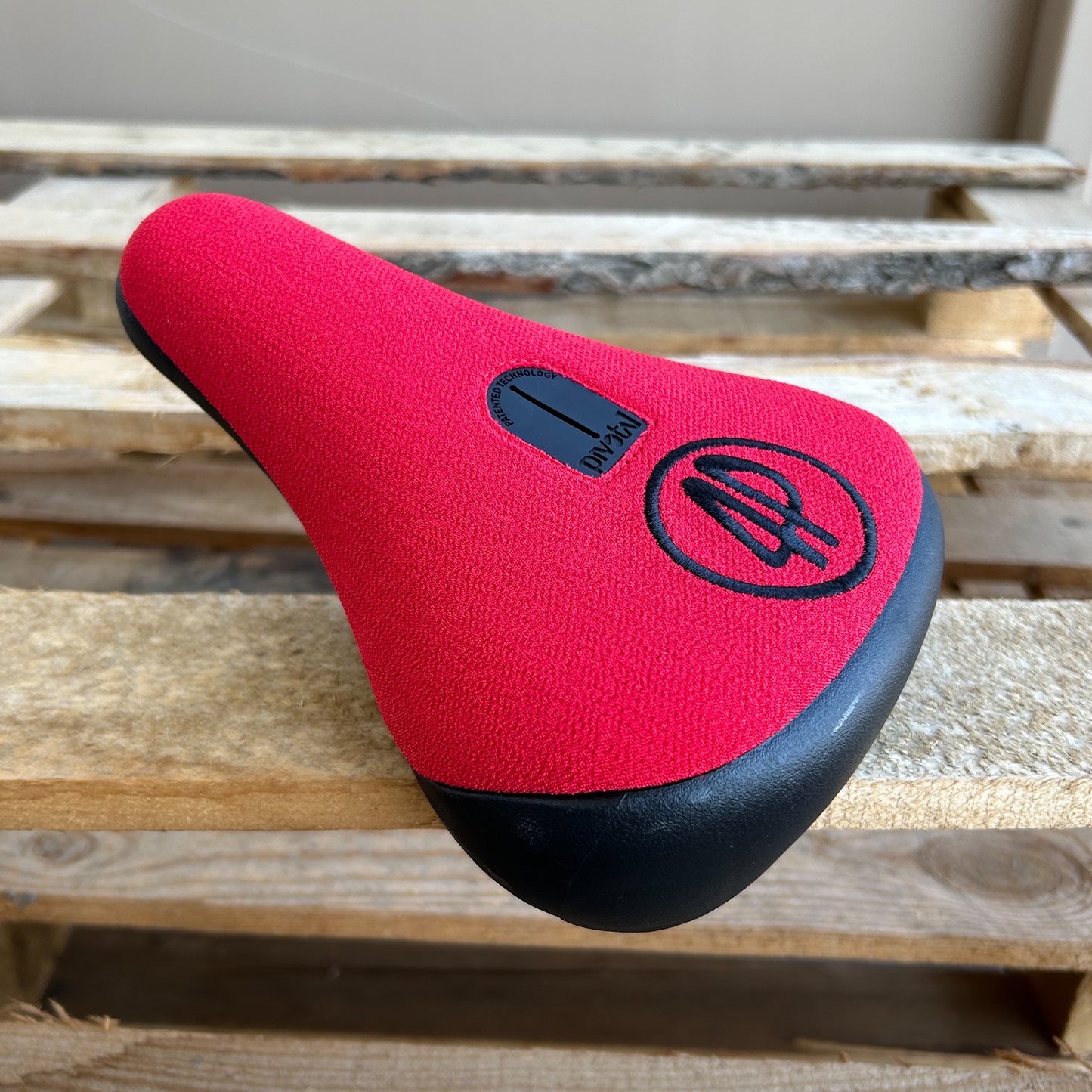 Fourpegsbmx Flatland V2 Pivotal Sattel / Seat Red