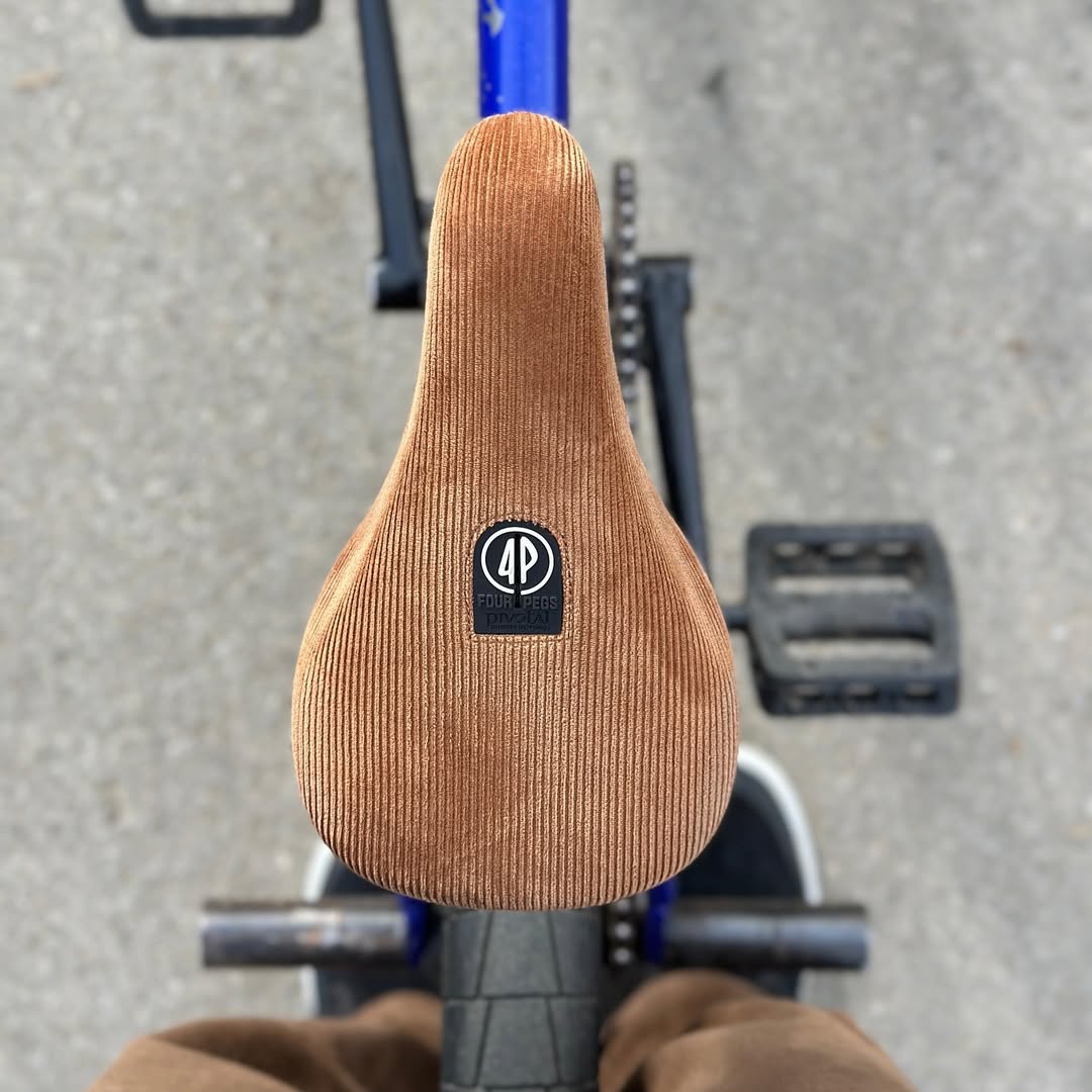 Fran_4P_Seat_brown_mid_1