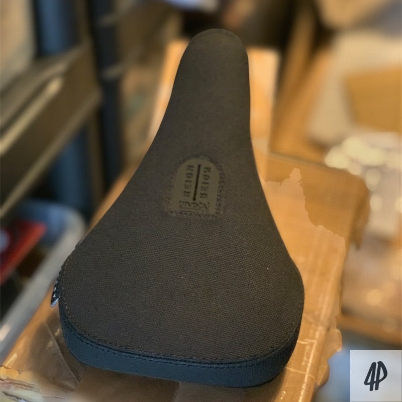 Heresy Reign V3 Mid Pivotal Sattel / Seat